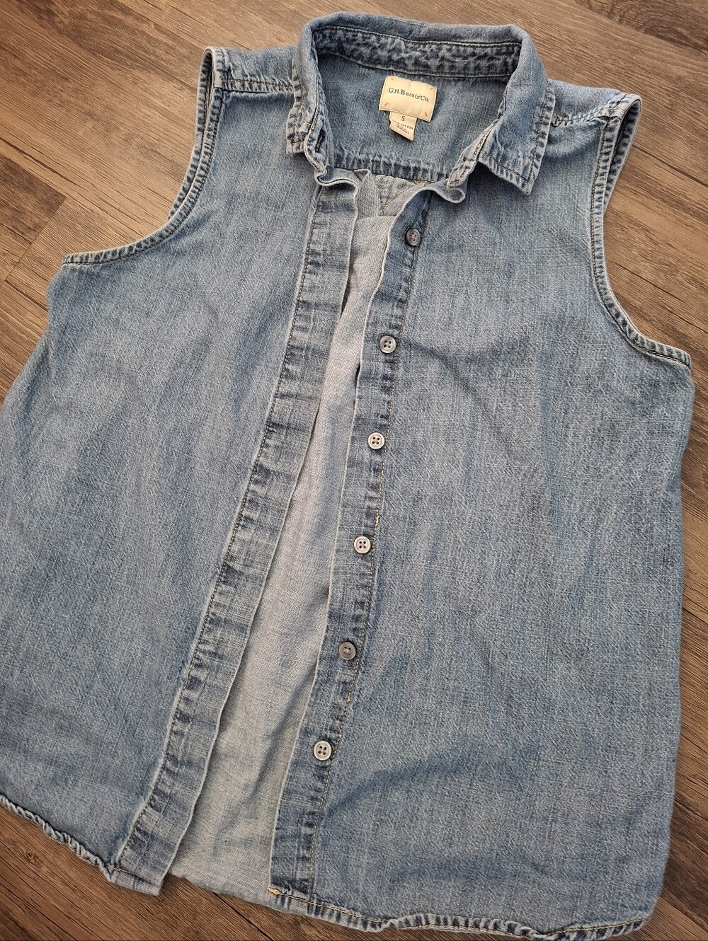 Vintage G.H. Bass & Co Faded Blue Denim Sleeveless Button-Down Shirt 100% Cotton